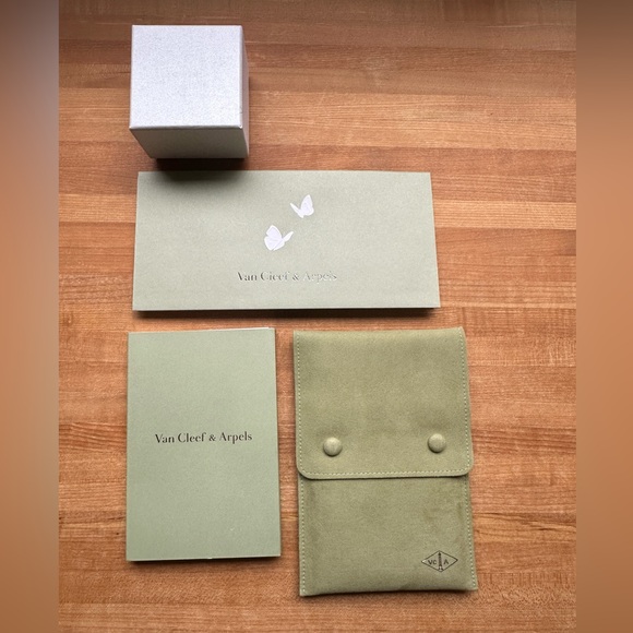 Van Cleef Sweet Alhambra - Mother of Pearl - Picture 2 of 7